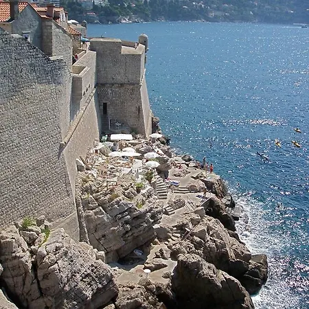 Red Keep Apartment *