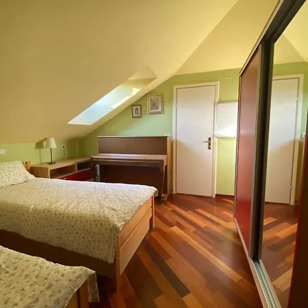 Red Keep Apartment