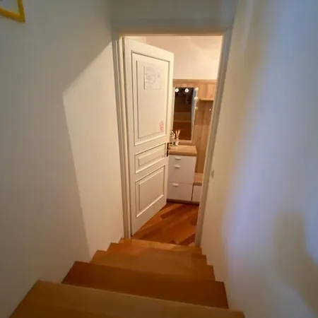 Red Keep Apartment